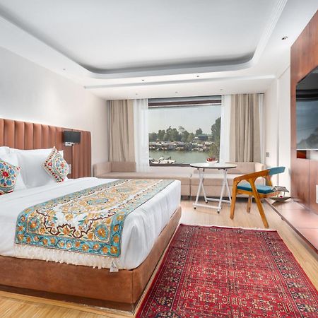 Srīnagar Hotel 11 Boulevard מראה חיצוני תמונה