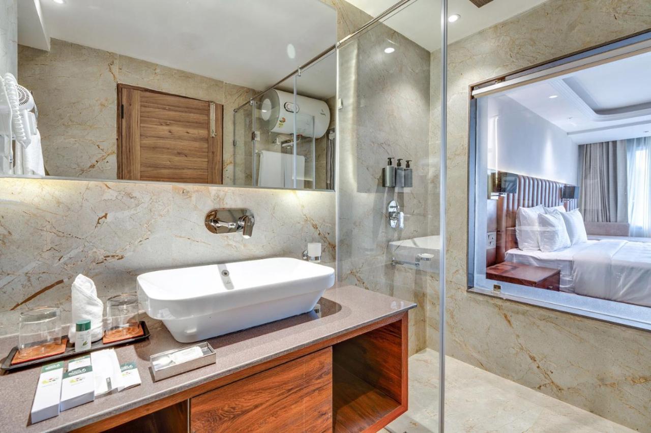 Srīnagar Hotel 11 Boulevard מראה חיצוני תמונה
