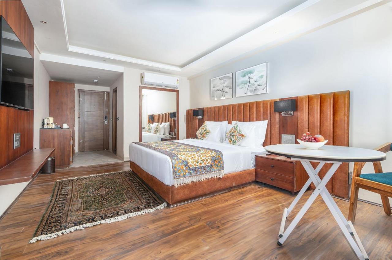 Srīnagar Hotel 11 Boulevard מראה חיצוני תמונה